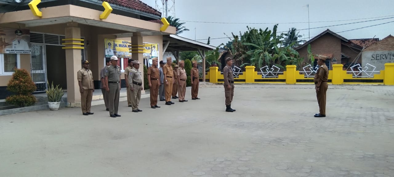 Apel dilanjut Staff Meetiing Mingguan Kecamatan Putra Rumbia